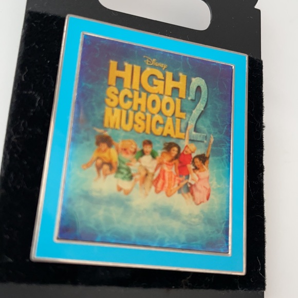 DISNEY HIGH SCHOOL MUSICAL 2 PIN NWT - Picture 8 of 9